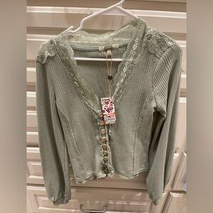 NWT Gimmicks Sage Green Lace Trim Button Front Knit Top Size S